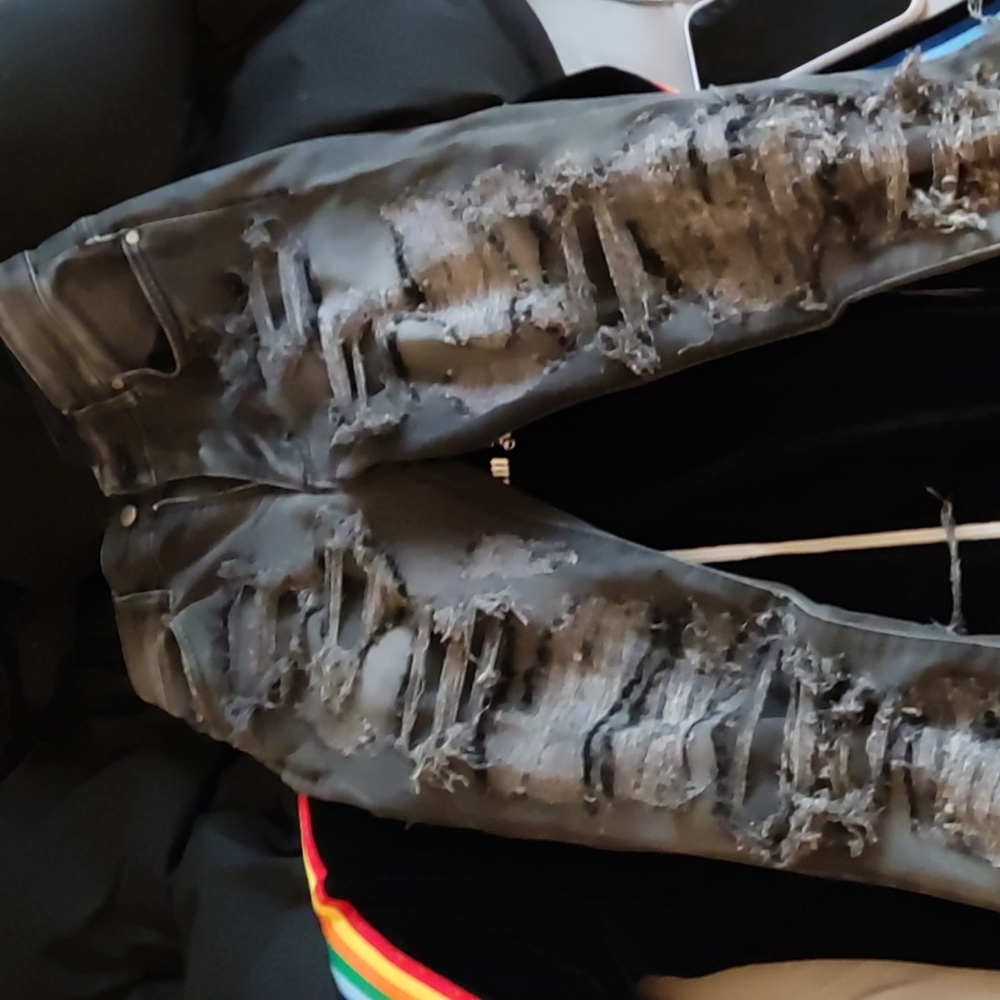 represent distressed jeans